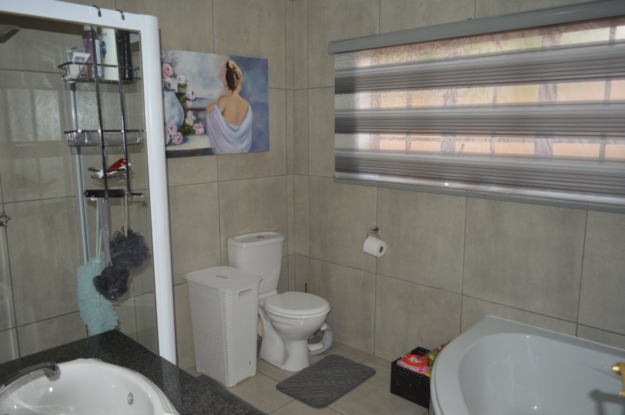 3 Bedroom Property for Sale in Flamwood North West